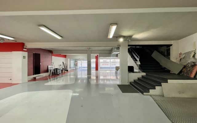 LOCAL COMERCIAL CON GRANDES POSIBILIDADES Y PROYECTO COMERCIAL