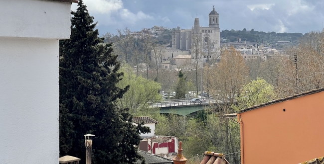 LOCAUX COMMERCIAUX AVEC DE GRANDES POSSIBILITÉS ET PROJET COMMERCIAL