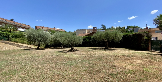 PARCELA ESQUINERA EN PALAU GIRONA