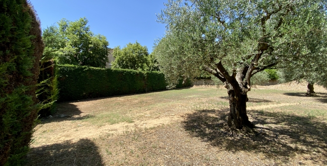 PARCELA ESQUINERA EN PALAU GIRONA