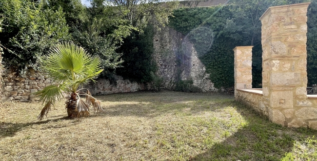 CASA EN EL BARRI VELL CON ESPECTACULARES VISTAS Y JARDÍN 