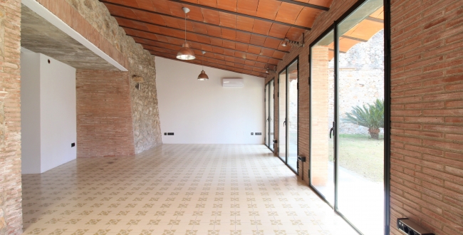 CASA EN EL BARRI VELL CON ESPECTACULARES VISTAS Y JARDÍN 