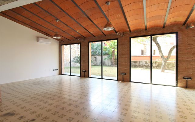 CASA EN EL BARRI VELL CON ESPECTACULARES VISTAS Y JARDÍN 