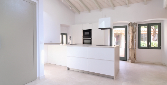 CASA EN EL BARRI VELL CON ESPECTACULARES VISTAS Y JARDÍN 