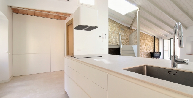 CASA EN EL BARRI VELL CON ESPECTACULARES VISTAS Y JARDÍN 