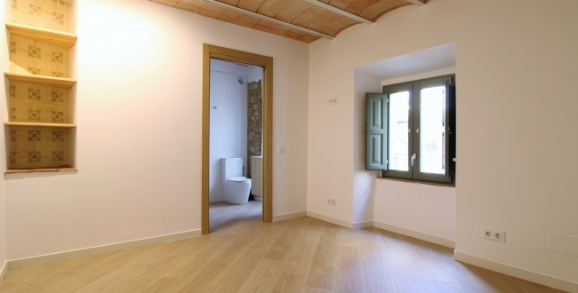CASA EN EL BARRI VELL CON ESPECTACULARES VISTAS Y JARDÍN 