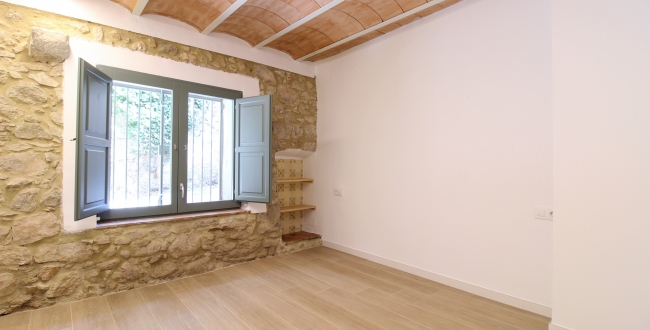 CASA EN EL BARRI VELL CON ESPECTACULARES VISTAS Y JARDÍN 