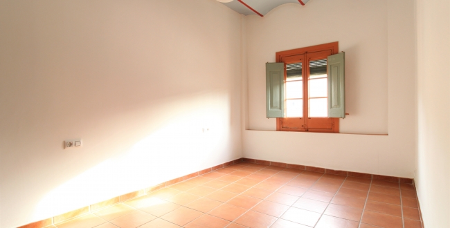 PISO DE 3 HABITACIONES DOBLES EN EXCELENTE UBICACIÓN EN EL BARRIO VELL DE GIRONA