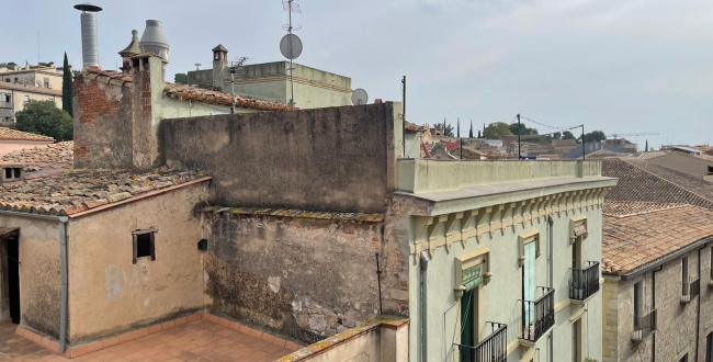 PISO DE 3 HABITACIONES DOBLES EN EXCELENTE UBICACIÓN EN EL BARRIO VELL DE GIRONA