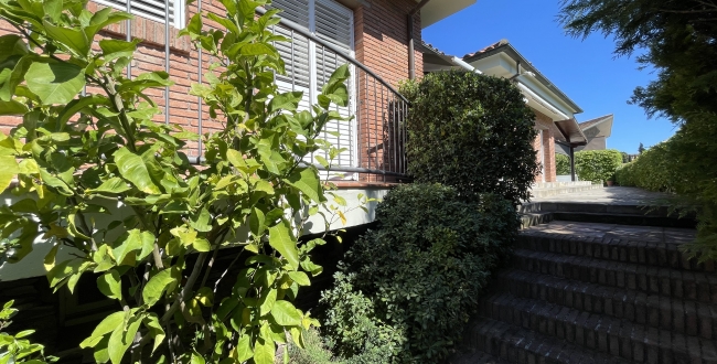 CASA UNIFAMILIAR CON VIVIENDA EN UNA SOLA PLANTA, PRIVACIDAD Y VISTAS EN LA ZONA DE PALAU - GIRONA