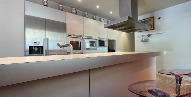 CASA UNIFAMILIAR CON VIVIENDA EN UNA SOLA PLANTA, PRIVACIDAD Y VISTAS EN LA ZONA DE PALAU - GIRONA