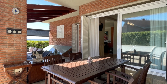 CASA UNIFAMILIAR CON VIVIENDA EN UNA SOLA PLANTA, PRIVACIDAD Y VISTAS EN LA ZONA DE PALAU - GIRONA