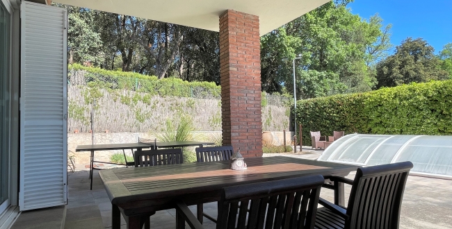 CASA UNIFAMILIAR CON VIVIENDA EN UNA SOLA PLANTA, PRIVACIDAD Y VISTAS EN LA ZONA DE PALAU - GIRONA