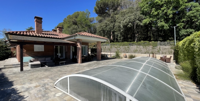 CASA UNIFAMILIAR CON VIVIENDA EN UNA SOLA PLANTA, PRIVACIDAD Y VISTAS EN LA ZONA DE PALAU - GIRONA