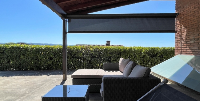 CASA UNIFAMILIAR CON VIVIENDA EN UNA SOLA PLANTA, PRIVACIDAD Y VISTAS EN LA ZONA DE PALAU - GIRONA