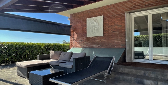 CASA UNIFAMILIAR CON VIVIENDA EN UNA SOLA PLANTA, PRIVACIDAD Y VISTAS EN LA ZONA DE PALAU - GIRONA