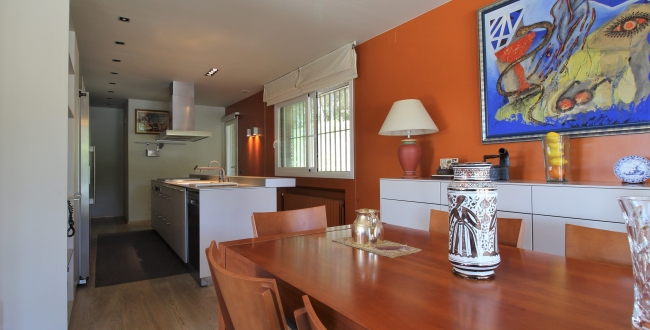 CASA UNIFAMILIAR CON VIVIENDA EN UNA SOLA PLANTA, PRIVACIDAD Y VISTAS EN LA ZONA DE PALAU - GIRONA