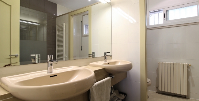 CASA UNIFAMILIAR CON VIVIENDA EN UNA SOLA PLANTA, PRIVACIDAD Y VISTAS EN LA ZONA DE PALAU - GIRONA