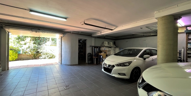 CASA UNIFAMILIAR CON VIVIENDA EN UNA SOLA PLANTA, PRIVACIDAD Y VISTAS EN LA ZONA DE PALAU - GIRONA