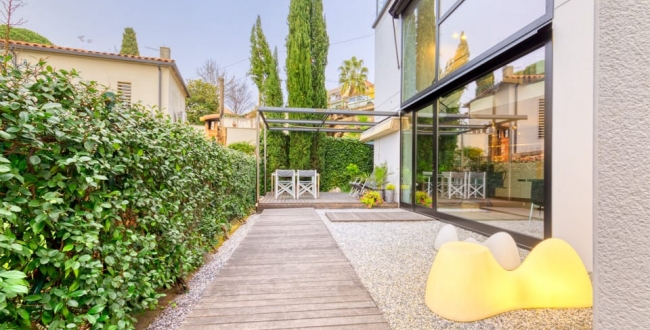 FANTÁSTICO PISO AMUEBLADO CON ACABADOS DE ALTA CALIDAD DE 1 HABITACIÓN Y JARDÍN PRIVADO EN EL BARRIO VIEJO DE GIRONA