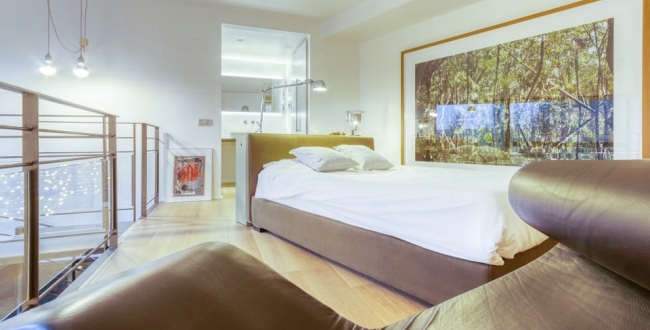 FANTÁSTICO PISO AMUEBLADO CON ACABADOS DE ALTA CALIDAD DE 1 HABITACIÓN Y JARDÍN PRIVADO EN EL BARRIO VIEJO DE GIRONA