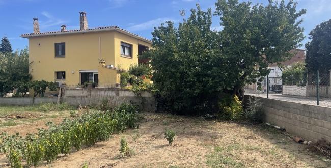 TERRAIN SITUÉ DANS UN QUARTIER SUPER CALME DE LA BELLE VILLE DE BORDILS