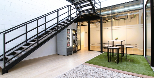 ENTREPÔT INDUSTRIEL RÉCEMMENT RÉNOVÉ 2023 AU POLYGONE TORRE MIRONA À SALT (GIRONA)
