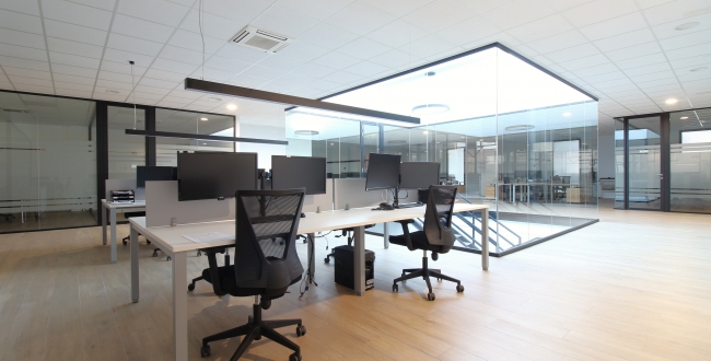 ENTREPÔT INDUSTRIEL RÉCEMMENT RÉNOVÉ 2023 AU POLYGONE TORRE MIRONA À SALT (GIRONA)