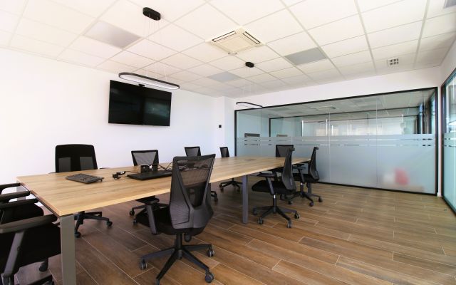 ENTREPÔT INDUSTRIEL RÉCEMMENT RÉNOVÉ 2023 AU POLYGONE TORRE MIRONA À SALT (GIRONA)