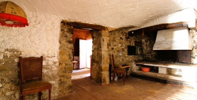 FANTASTIQUE FERME DU 16E-18E SIÈCLE À RÉHABILITER DANS LA CAVE TER