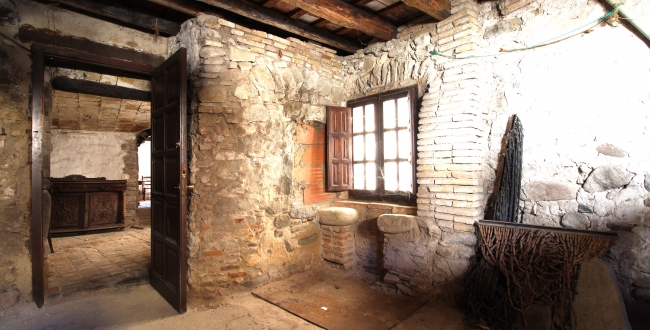FANTASTIQUE FERME DU 16E-18E SIÈCLE À RÉHABILITER DANS LA CAVE TER