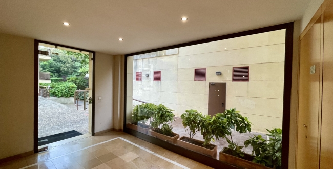 GRAND APPARTEMENT ENTIÈREMENT EXTÉRIEUR AVEC PARKING ET RANGEMENT INCLUS ET JARDIN COMMUNAUTAIRE ET PISCINE À PALAU - GIRONA