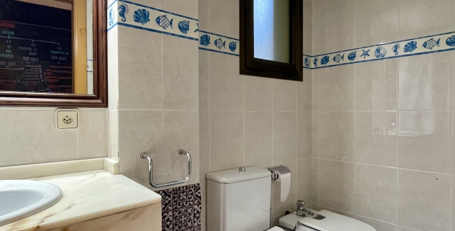 GRAND APPARTEMENT ENTIÈREMENT EXTÉRIEUR AVEC PARKING ET RANGEMENT INCLUS ET JARDIN COMMUNAUTAIRE ET PISCINE À PALAU - GIRONA
