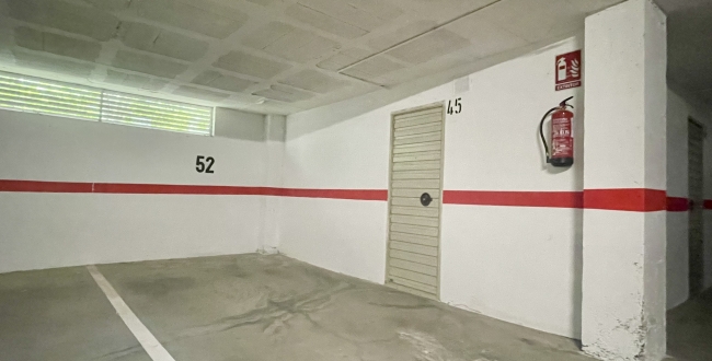 GRAND APPARTEMENT ENTIÈREMENT EXTÉRIEUR AVEC PARKING ET RANGEMENT INCLUS ET JARDIN COMMUNAUTAIRE ET PISCINE À PALAU - GIRONA