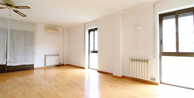 GRAND APPARTEMENT ENTIÈREMENT EXTÉRIEUR AVEC PARKING ET RANGEMENT INCLUS ET JARDIN COMMUNAUTAIRE ET PISCINE À PALAU - GIRONA