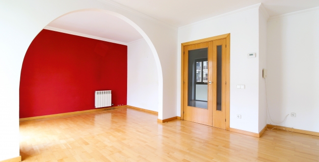 GRAND APPARTEMENT ENTIÈREMENT EXTÉRIEUR AVEC PARKING ET RANGEMENT INCLUS ET JARDIN COMMUNAUTAIRE ET PISCINE À PALAU - GIRONA