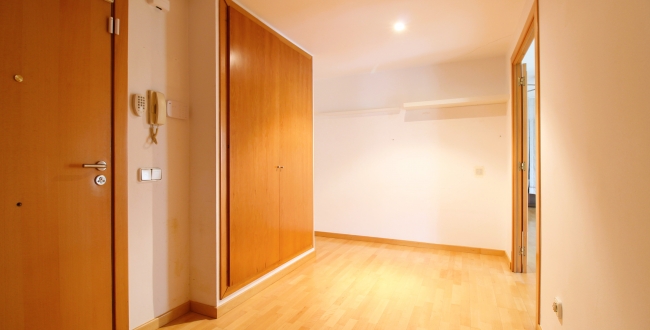 GRAND APPARTEMENT ENTIÈREMENT EXTÉRIEUR AVEC PARKING ET RANGEMENT INCLUS ET JARDIN COMMUNAUTAIRE ET PISCINE À PALAU - GIRONA