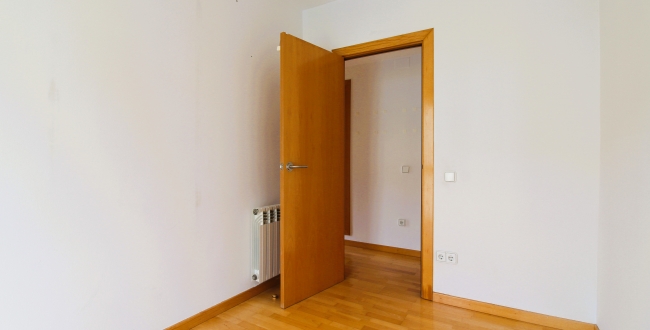 GRAND APPARTEMENT ENTIÈREMENT EXTÉRIEUR AVEC PARKING ET RANGEMENT INCLUS ET JARDIN COMMUNAUTAIRE ET PISCINE À PALAU - GIRONA