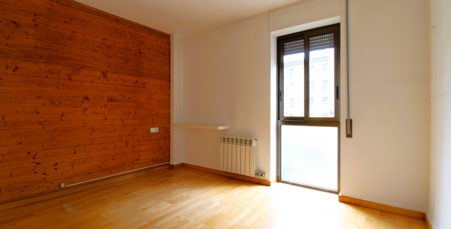 GRAND APPARTEMENT ENTIÈREMENT EXTÉRIEUR AVEC PARKING ET RANGEMENT INCLUS ET JARDIN COMMUNAUTAIRE ET PISCINE À PALAU - GIRONA