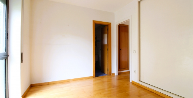 GRAND APPARTEMENT ENTIÈREMENT EXTÉRIEUR AVEC PARKING ET RANGEMENT INCLUS ET JARDIN COMMUNAUTAIRE ET PISCINE À PALAU - GIRONA