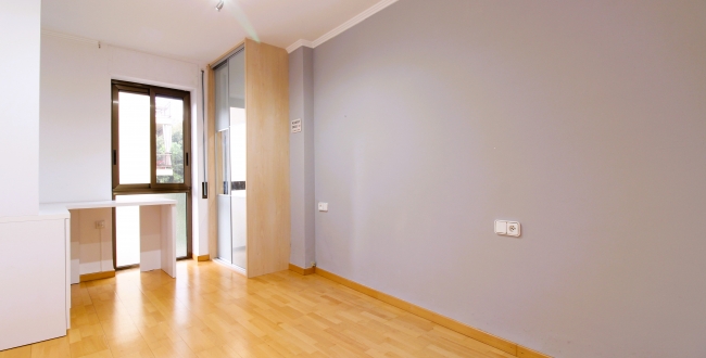 GRAND APPARTEMENT ENTIÈREMENT EXTÉRIEUR AVEC PARKING ET RANGEMENT INCLUS ET JARDIN COMMUNAUTAIRE ET PISCINE À PALAU - GIRONA