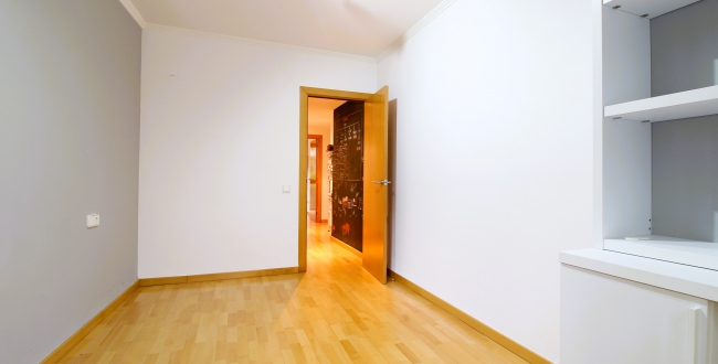 GRAND APPARTEMENT ENTIÈREMENT EXTÉRIEUR AVEC PARKING ET RANGEMENT INCLUS ET JARDIN COMMUNAUTAIRE ET PISCINE À PALAU - GIRONA