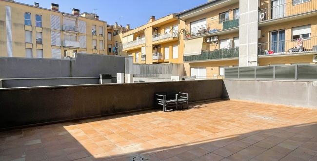 APPARTEMENT 3 PIÈCES AVEC TERRASSE DE 70M2 À SANTA EUGÉNIA - GIRONA