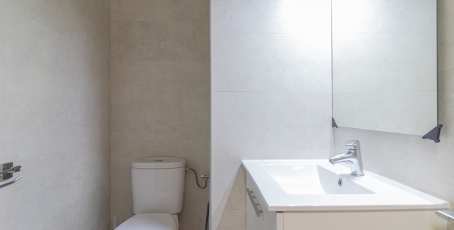 APPARTEMENT AVEC 4 CHAMBRES DOUBLES ET GRAND SALON AVEC CHEMINÉE À ST. NARCIS - GÉRONE