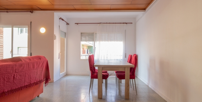 APPARTEMENT AVEC 4 CHAMBRES DOUBLES ET GRAND SALON AVEC CHEMINÉE À ST. NARCIS - GÉRONE