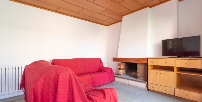APPARTEMENT AVEC 4 CHAMBRES DOUBLES ET GRAND SALON AVEC CHEMINÉE À ST. NARCIS - GÉRONE