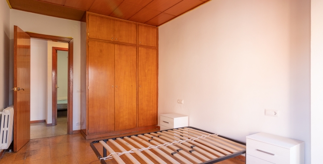 APPARTEMENT AVEC 4 CHAMBRES DOUBLES ET GRAND SALON AVEC CHEMINÉE À ST. NARCIS - GÉRONE