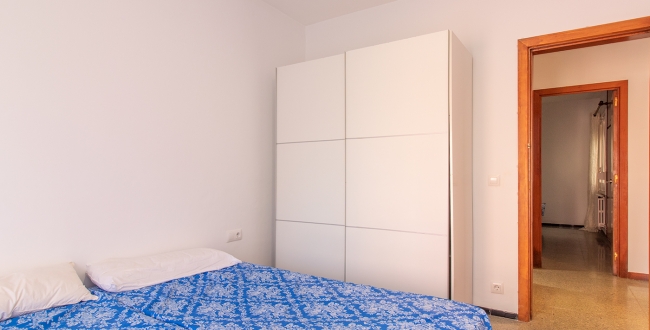APPARTEMENT AVEC 4 CHAMBRES DOUBLES ET GRAND SALON AVEC CHEMINÉE À ST. NARCIS - GÉRONE
