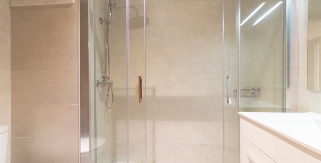APPARTEMENT AVEC 4 CHAMBRES DOUBLES ET GRAND SALON AVEC CHEMINÉE À ST. NARCIS - GÉRONE