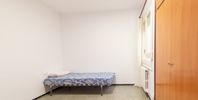 APPARTEMENT AVEC 4 CHAMBRES DOUBLES ET GRAND SALON AVEC CHEMINÉE À ST. NARCIS - GÉRONE